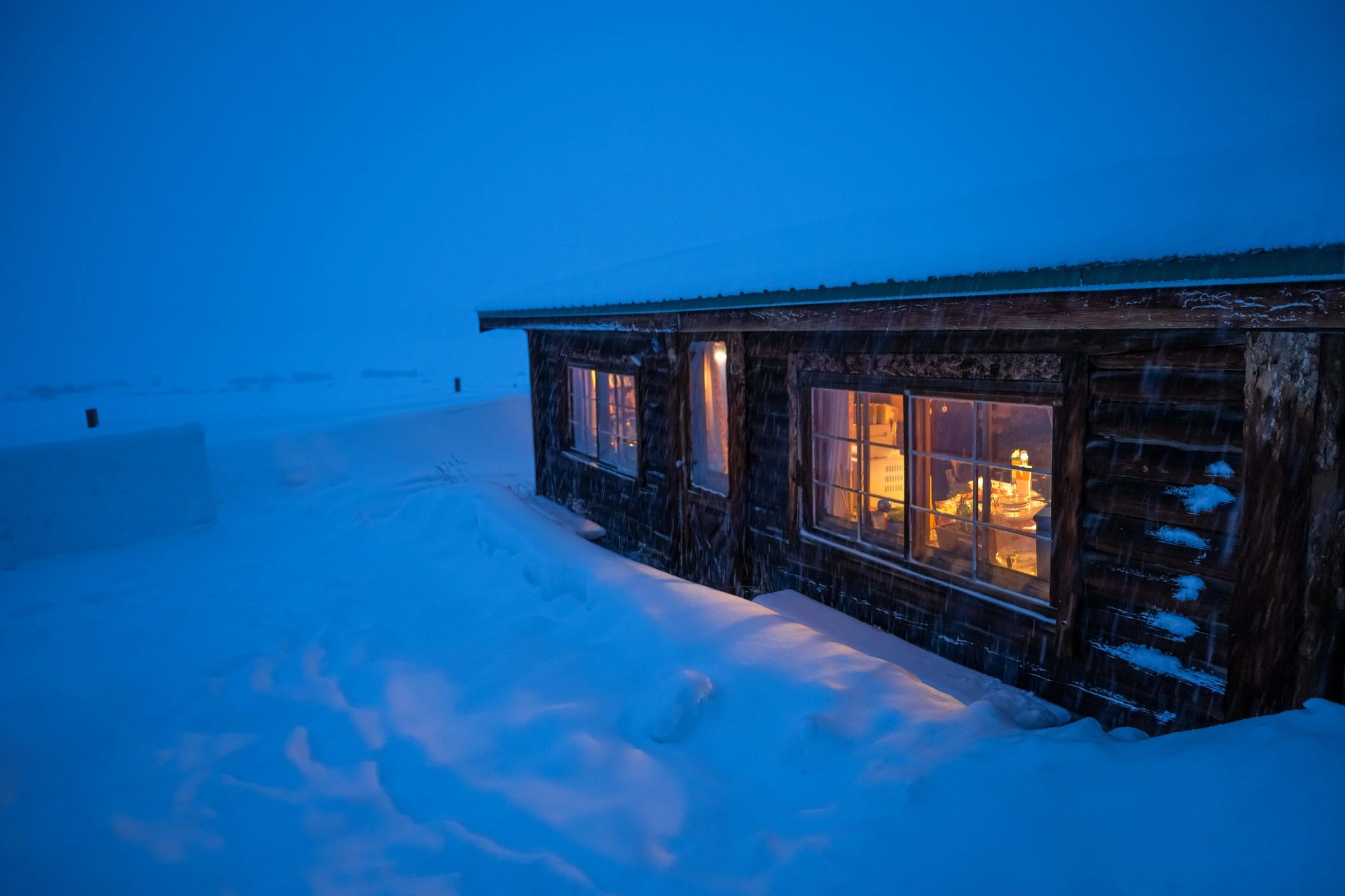 Snowy mountain cabin in Montana—closed-cell spray foam helps keep buildings warm through winter.